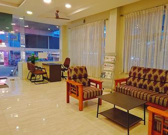 Hotel Diamond Kumbakonam - Kumbakonam - Salónek