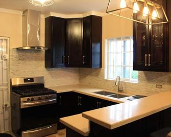 Soleil Palm View Villa - Priory - Cocina