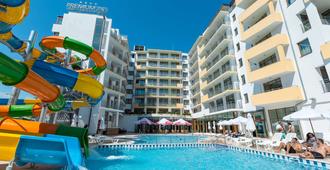 Best Western Plus Premium Inn - Sunny Beach - Piscina