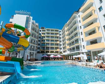 Best Western Plus Premium Inn - Sunny Beach - Piscina