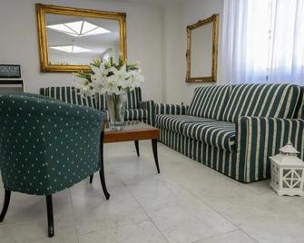 Residence Hotel Club House - Cattolica - Living room