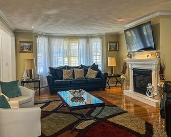 Captivating Warwick Family Home - West Warwick - Living room