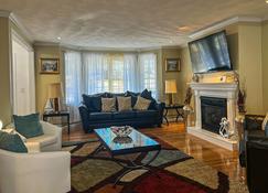 Captivating Warwick Family Home - West Warwick - Living room