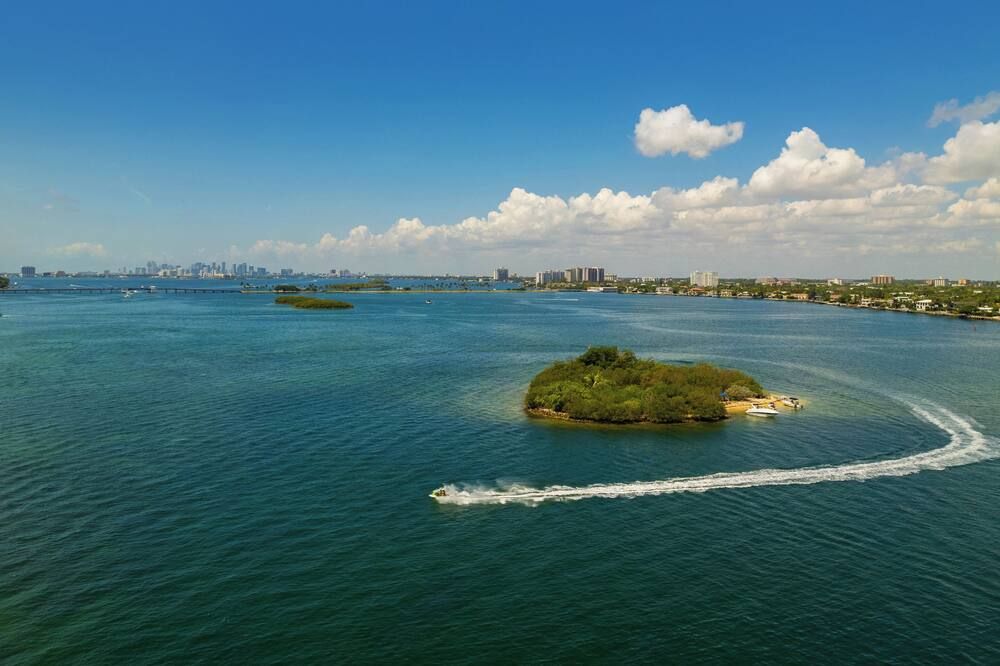 Baybreeze Apartments by Lowkl - Miami Beach