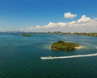 Baybreeze Apartments by Lowkl - Miami Beach
