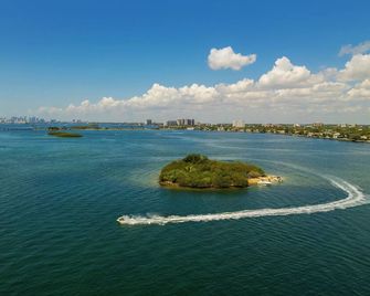 Baybreeze Apartments by Lowkl - Miami Beach