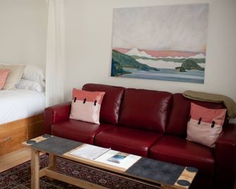 Studio Apartment in Eastsound, the Heart of Orcas Island - Chinook 4 - Eastsound - Huiskamer