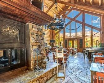 Mtn. Lodge Retreat: Ski IN/OUT, hot tub, fireplace - Ouray - Restaurant