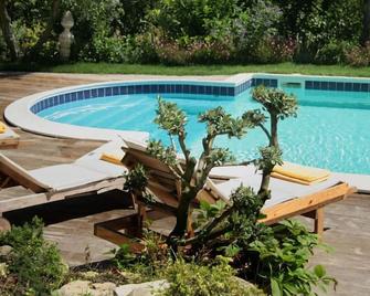 Villarondanella - Fermo - Piscina