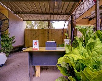 Urbanview Hotel Pondok Sabaraya Syariah by RedDoorz - Karawang