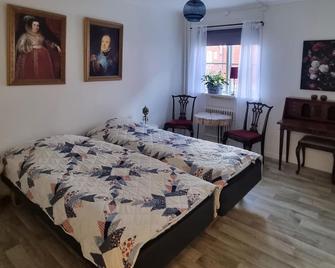 Garvaren boendet mitt i gamla stan i Eksjö - Eksjo - Спальня