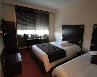 Adonis Lyon Est Hôtel Artys - Saint-Priest - Спальня