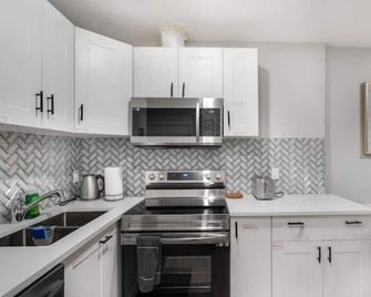 Cozy and Private - Fort Saskatchewan - Cocina