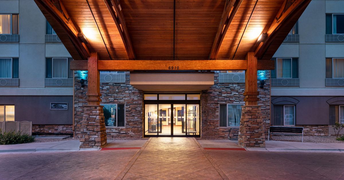 Holiday Inn Express & Suites Denver Airport £47. Denver Hotel Deals