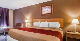 Econo Lodge Inn & Suites - ג'קסון - חדר שינה