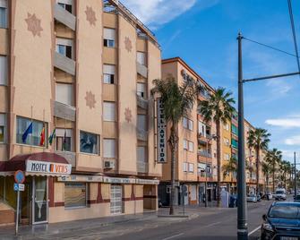 Hotel Velis - Avenida I - Vélez-Málaga - Gebouw