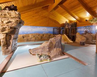 AmericInn by Wyndham Chippewa Falls - Chippewa Falls - Piscina