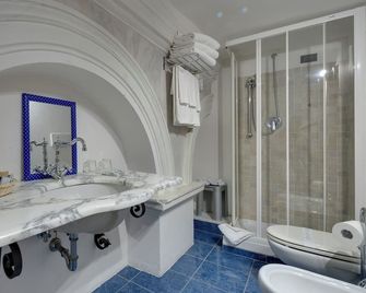 Hotel De La Ville - Civitavecchia - Bad
