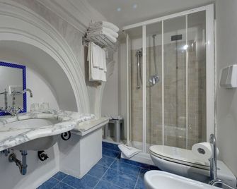 Hotel De La Ville - Civitavecchia - Bathroom