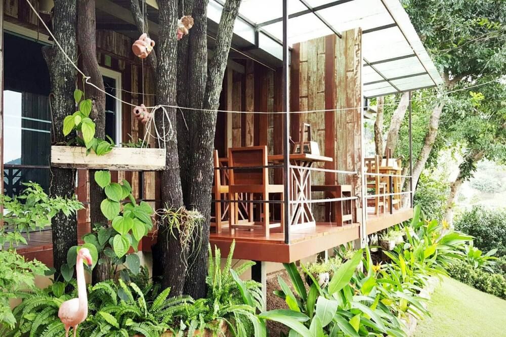 Baan Phuchalianglom - Suan Phueng - Patio