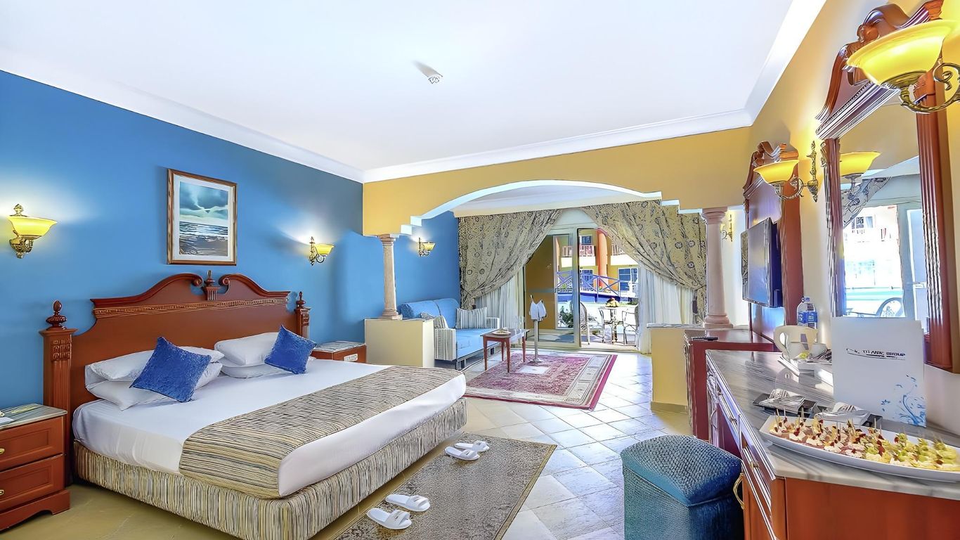 Titanic Beach - Families and Couples only