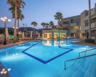 Molos Bay Hotel - Kissamos - Piscina