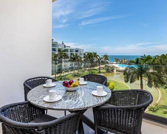 Brand New Condo Aria Ocean 501 by Kivoya - Nuevo Vallarta - Balcón