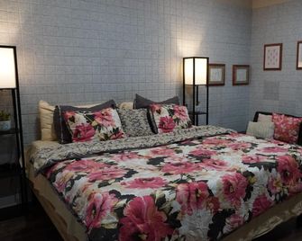 Welcome to the Cheerful Studio! A soothing place to stay in charming Hemet. - Hemet