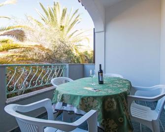 Residence Club Gli Ontani - Cala Liberotto - Balkón