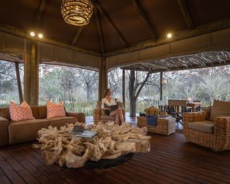 Boteti Tented Safari Lodge - Maun - Lounge