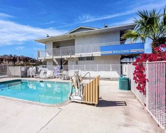 2 Full Beds | Non-Smoking - Needles - Pool