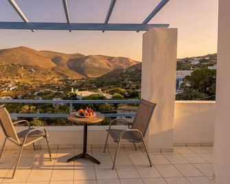 Lume d'Oro Syros - Kini - Balkon