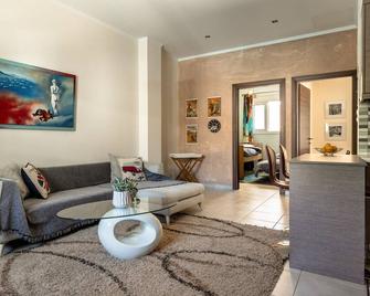 Port Apartment - Patras - Wohnzimmer