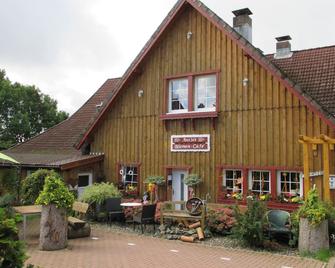 The Schütz vacation apartment is perfect for enjoying the peace and quiet of the Harz Mountains - Braunlage - Gebouw