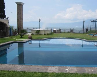 Beautiful Villa Bye The Lake - San Juan Cosalá - Piscina