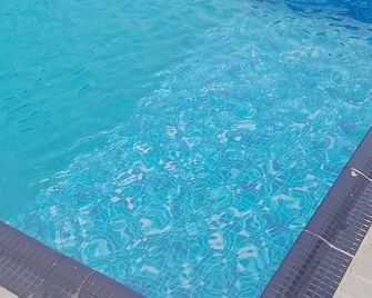 Farm in Tupi Piracicaba 3km from Asphalt - Piracicaba - Piscine