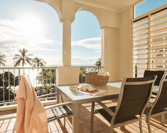 Sea Change Beachfront Apartments - Trinity Beach - Balkon