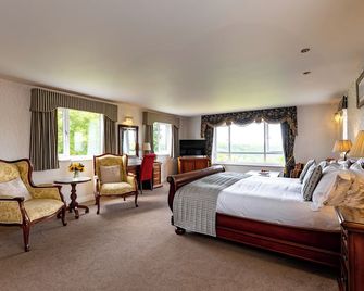 Mallyan Spout Hotel - וויטבי - חדר שינה