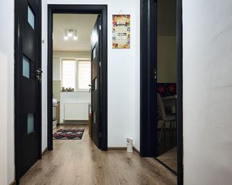 Family Apartment - Braşov - Hallway