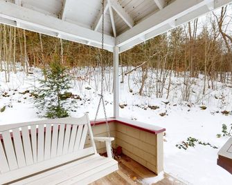 The Cave Inn - Bomoseen - Balcón