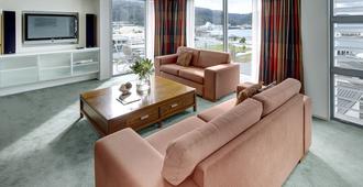 Picton Yacht Club Hotel - Picton - Living room