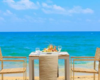 Pandanus Beach Resort And Spa - Індурува - Ресторан