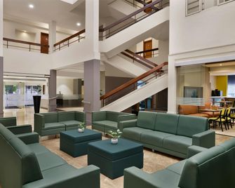 The Fern Residency Pune, Woodland, Series by Marriott - פון - לובי