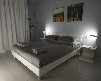 Le3stanze - Borgomanero - Slaapkamer