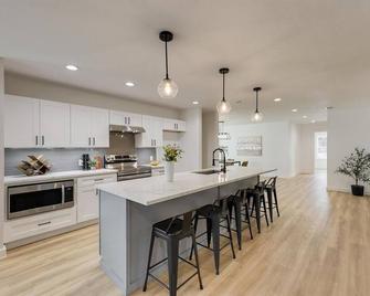 Master bedroom with private bathroom - Dallas - Cozinha