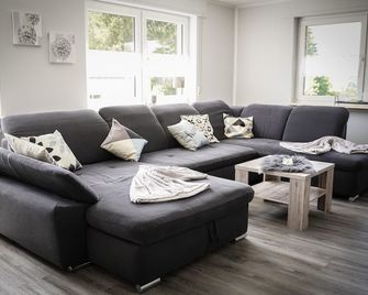 Beautiful Eifel vacation home with garden and barbecue area - Hellenthal - Wohnzimmer