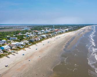 Quality, Comfort and Convenience Redefined - Seasoned Hosts That Care - North Charleston - Beach