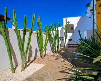 Hostal Doña Lola Marina - Barbate - Außenansicht