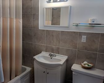 Hilltop Motel - Kingston - Baño