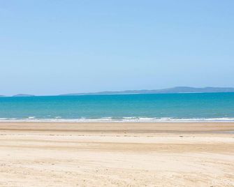 Absolute Beachfront Townhouse - Yeppoon - Beach